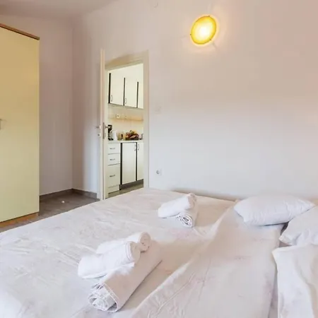 Appartement House And Apts. In Porec/istrien 40228 Poreč