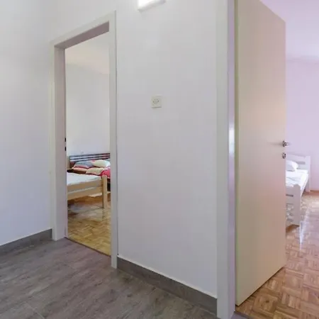 House And Apts. In Porec/istrien 40228 Appartement *